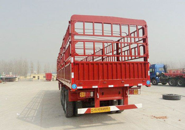 倉(cāng)柵式運(yùn)輸半掛車