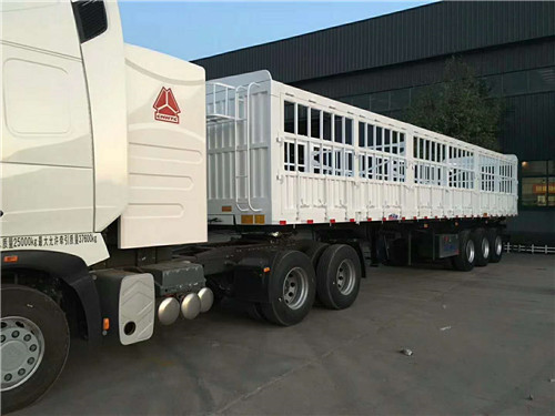 倉(cāng)柵式運(yùn)輸半掛車廠家