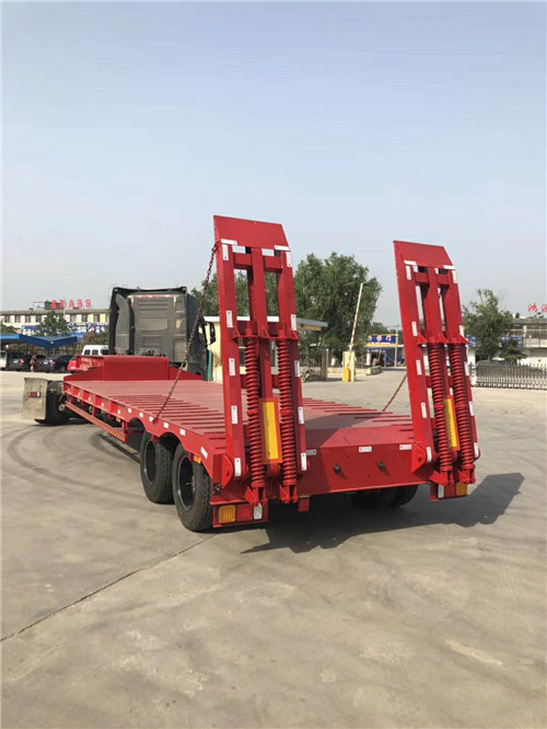 低平板專(zhuān)用半掛車(chē)