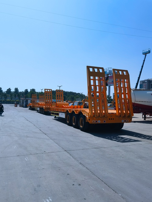 低平板式半掛車(chē)